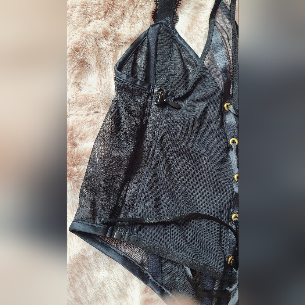 Victoria’s Secret Very Sexy Rose Lace & Grommet Strappy Corset Size S/DD NWT - Picture 8 of 10